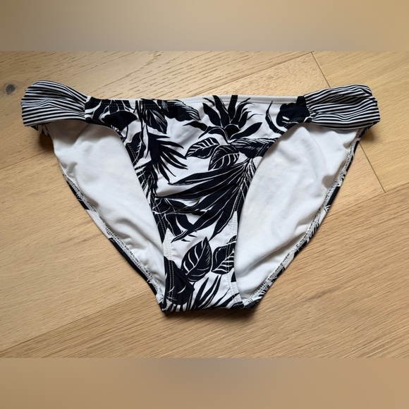 Old Navy Other - Old Navy Tanga Black Floral Swim Bikini Bottom Size Large
